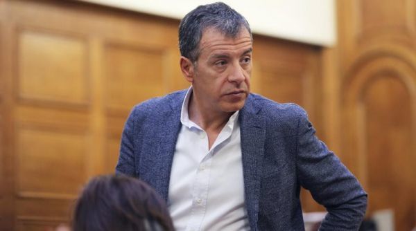 Ο Θεοδωράκης σε ρόλο... διαμεσολαβητή για Τσίπρα-Τσακαλώτο