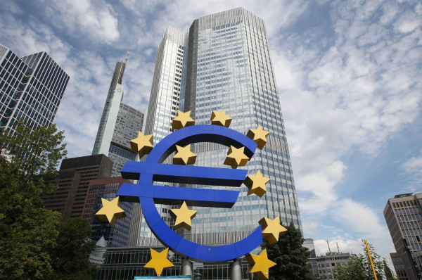 Χόλτσμαν (ΕΚΤ): Δεν υπάρχει λόγος να μειώσουμε γρήγορα τα επιτόκια