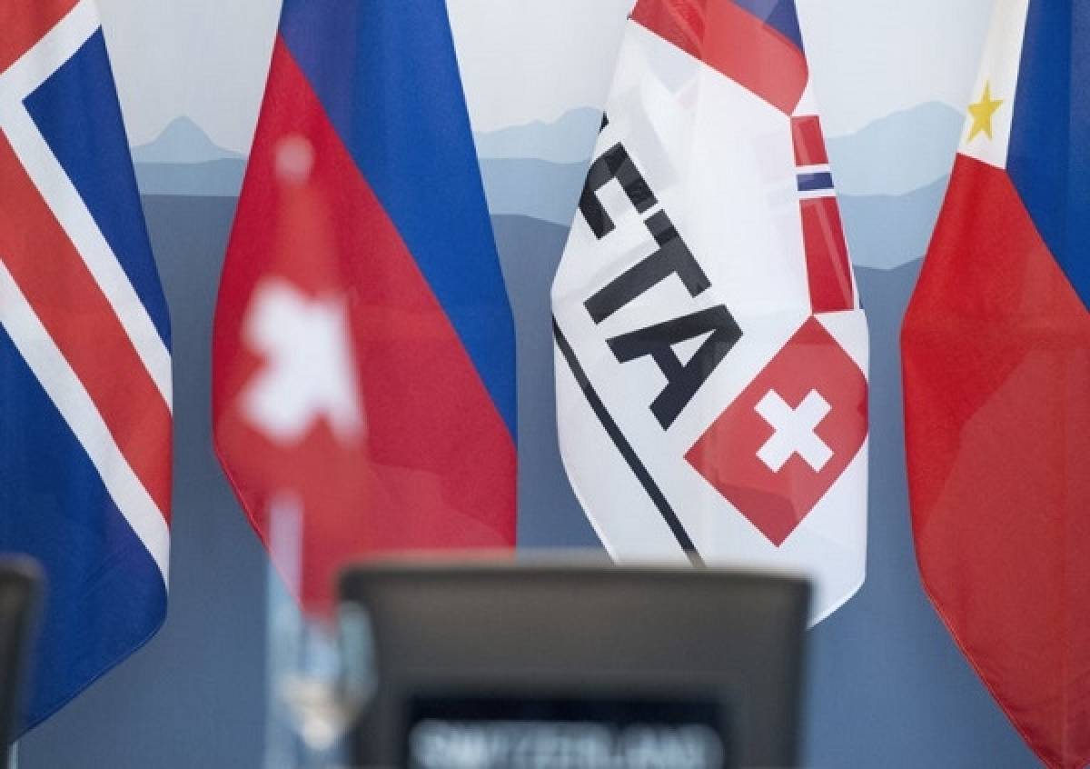Προσωρινή συμφωνία ελεύθερου εμπορίου υπέγραψαν Βρετανία και Νορβηγία