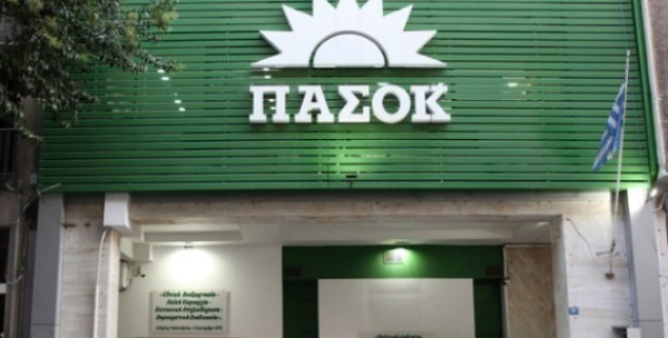 ΠΑΣΟΚ: Ο κυβερνητικός εκπρόσωπος βρίσκεται σε πρωτοφανή αμηχανία