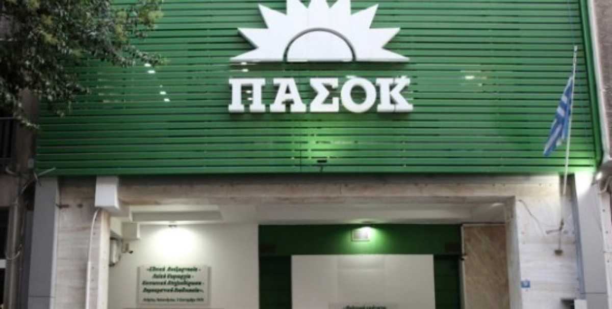 ΠΑΣΟΚ: Ο κυβερνητικός εκπρόσωπος βρίσκεται σε πρωτοφανή αμηχανία