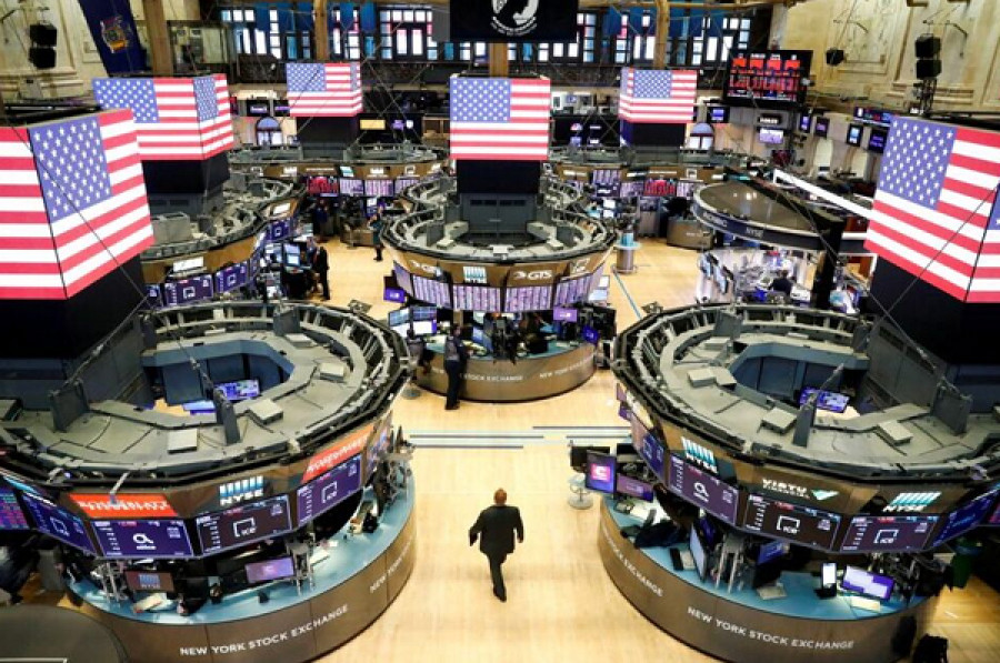 Σε κλοιό ρευστοποιήσεων παραμένει η Wall Street