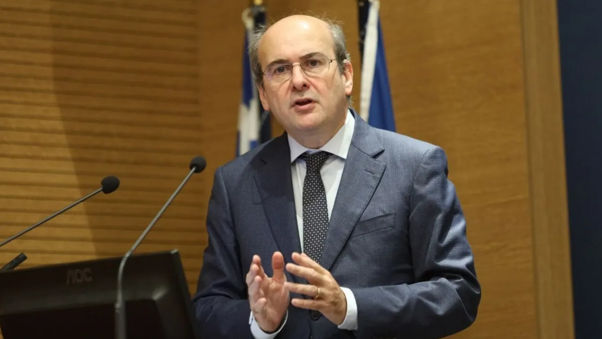 Χατζηδάκης: Νέα μέτρα στήριξης το 2026 και σταθερότητα στην οικονομία