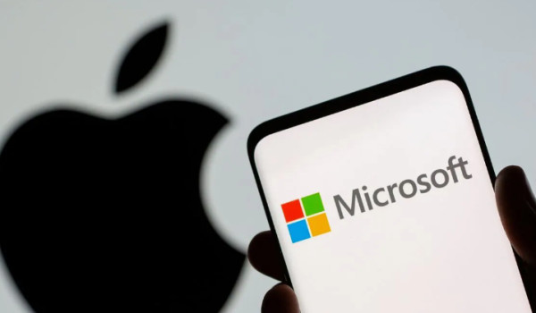 Microsoft-Apple: «Μάχη» για τον τίτλο της πολυτιμότερης εταιρείας των ΗΠΑ