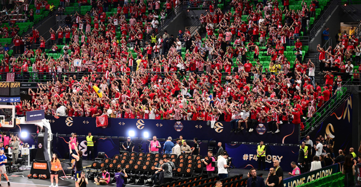 Final Four: Πανδαιμόνιο στο ΟΑΚΑ για το Ολυμπιακός-Φενερμπαχτσέ – Στις κερκίδες και η Γκιλφόιλ