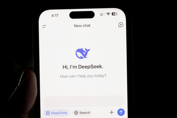 DeepSeek: Αναζητά $8 δισ. βάζοντας πλώρη για αποτίμηση-ρεκόρ στα $74 δισ.