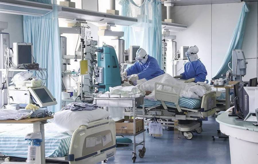 Κοροναϊός: Ψυχραιμία και προσλήψεις στα νοσοκομεία συνιστούν οι λοιμωξιολόγοι
