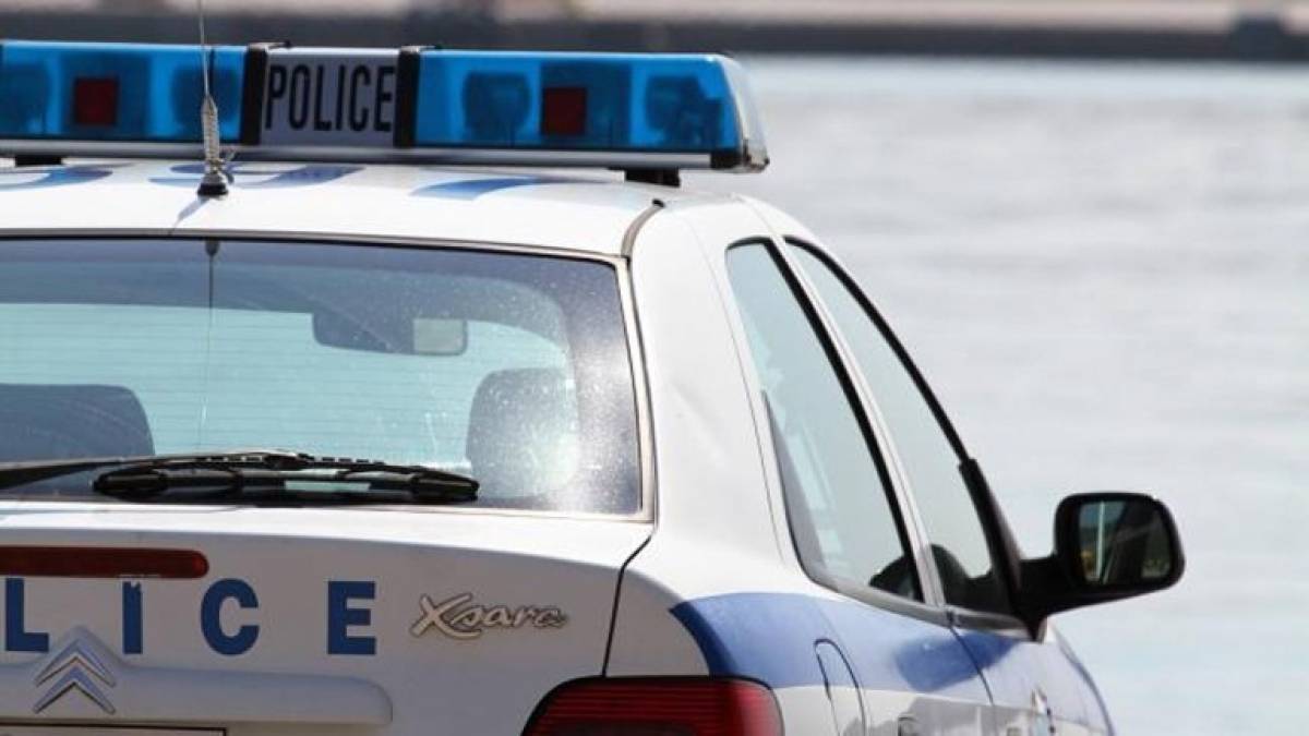 Πυρκαγιά σε μάντρα αυτοκινήτων στη λεωφόρο Βουλιαγμένης
