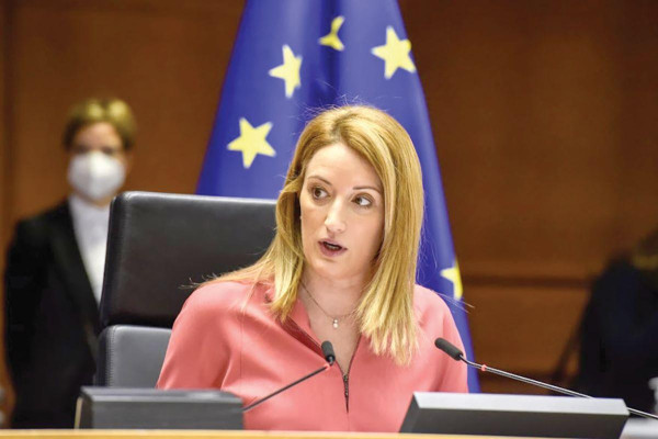 Νέες έρευνες στο Ευρωκοινοβούλιο- Μέτσολα: Η ευρωπαϊκή Δημοκρατία δέχεται επίθεση