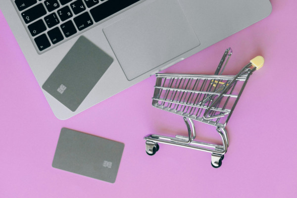 ΣΕΠΕ: Άνω των €36 δισ. ο online τζίρος, αλλά ελάχιστα έσοδα για τις επιχειρήσεις