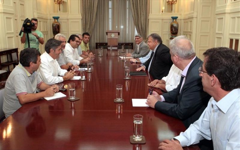 Βενιζέλος: Θα βρούμε λύσεις αλλά με ανοιχτά σχολεία