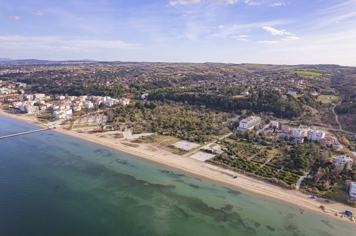 Τρεις προσφορές για το ακίνητο «Ακτή και Camping Αγίας Τριάδας»