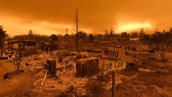 Μαίνεται η πυρκαγιά στην Καλιφόρνια-38.000 απομακρύνθηκαν από τα σπίτια τους