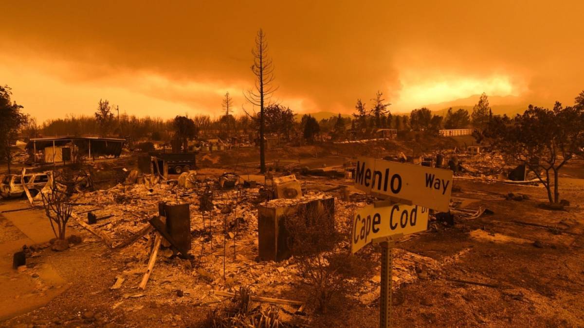 Μαίνεται η πυρκαγιά στην Καλιφόρνια-38.000 απομακρύνθηκαν από τα σπίτια τους