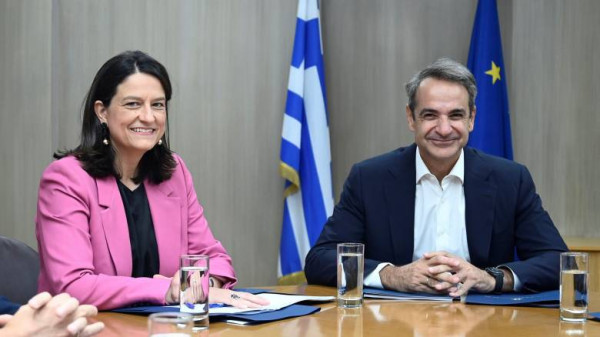 Μητσοτάκης στο Υπουργείο Εργασίας: Τολμηρή μεταρρύθμιση η ψηφιακή κάρτα
