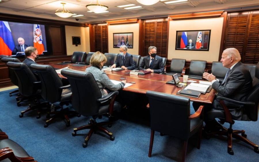 Τηλεδιάσκεψη Μπάιντεν- Πούτιν εν μέσω επικίνδυνων εντάσεων στην Ουκρανία