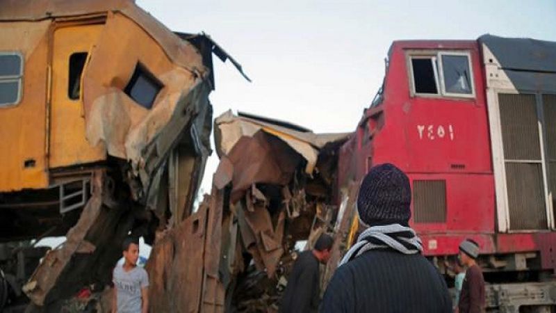 Αίγυπτος: Δεκάδες νεκροί από σύγκρουση τρένων