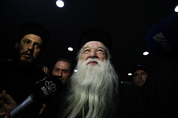 Δεν βρέχει, μας φτύνουν…