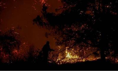 Μεγάλη φωτιά στο Μαρμάρι Καρύστου - Εκκενώθηκαν δύο οικισμοί