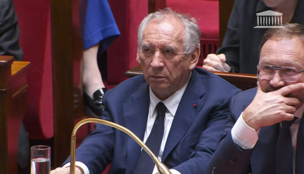 Σε κρίση η Γαλλία: Έπεσε η κυβέρνηση Μπαϊρού - Ο Μακρόν αναζητά διέξοδο