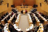 Κυπριακή Βουλή: Περικοπή σε μισθούς στους απόντες βουλευτές