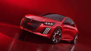Στη θρυλική πίστα του Le Mans, η PEUGEOT παρουσίασε το νέο E-208 GTi.