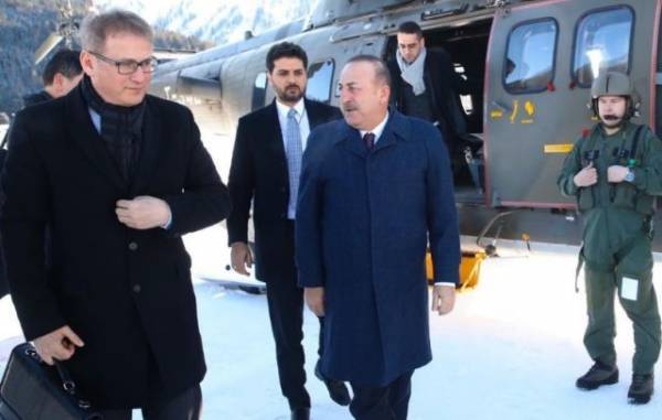 Τσαβούσογλου από Νταβός: Η Ελλάδα δεν είναι «παίκτης» στη Λιβύη