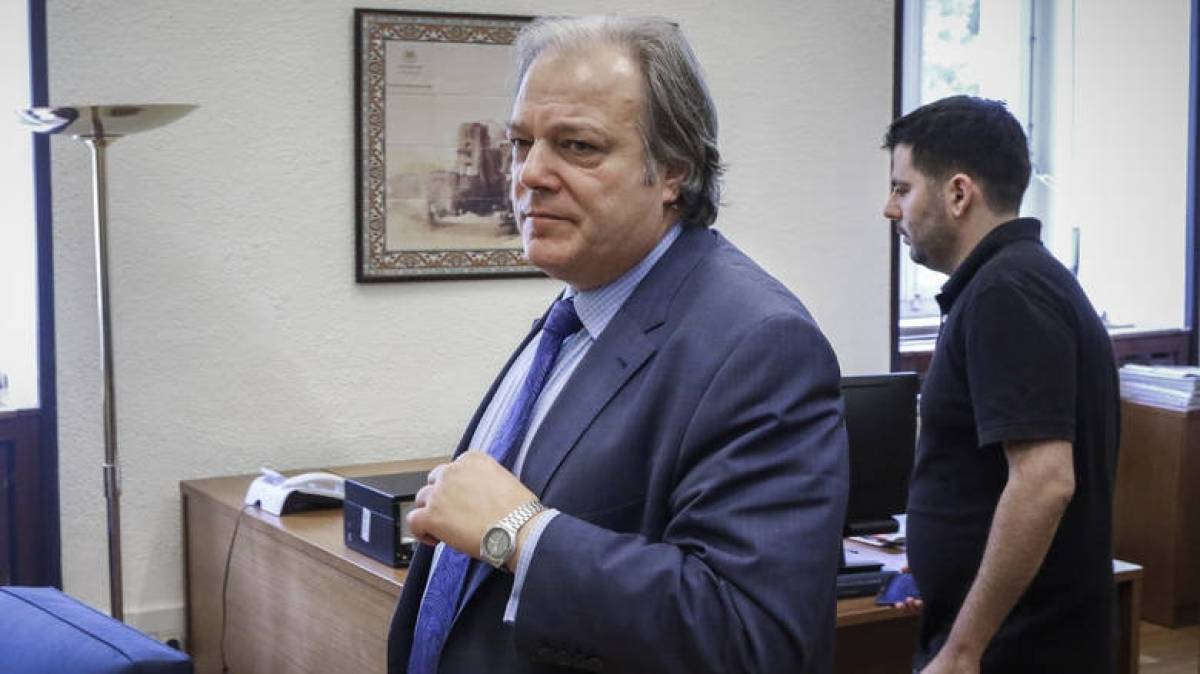 Ο Ρουβίκωνας πίσω από την επιχείρηση εισβολής στο γραφείο Κατσίκη