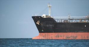 Συρρικνώνεται η αγορά ναυτιλιακού καυσίμου στην Ελλάδα