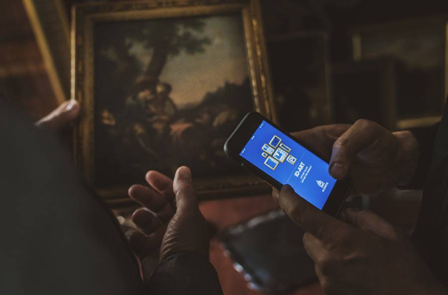 ID-Art: Με το νέο app της Interpol οι χρήστες εντοπίζουν κλεμμένα έργα τέχνης με το κινητό τους