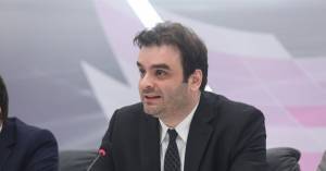 Συναντήσεις Πιερρακάκη για την απλούστευση των διαδικασιών μεταβίβασης ακινήτων