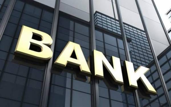 Ελληνικές τράπεζες: Πόσο μειώθηκαν καταστήματα και υπάλληλοι