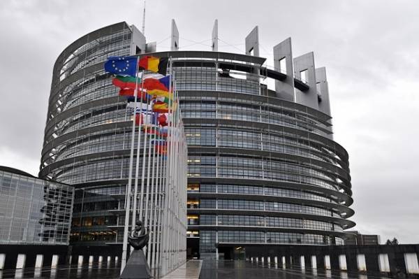 ΕΚ εναντίον Συμβουλίου για τη «μαύρη λίστα» βρώμικου χρήματος