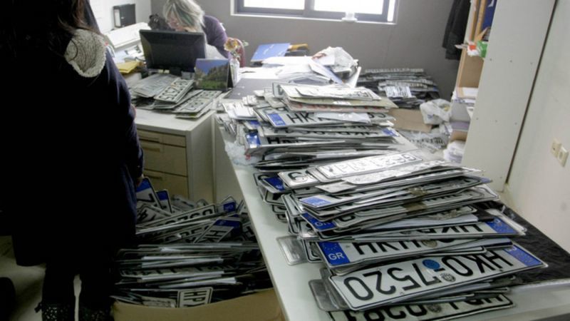 Σπίρτζης: Δεν θα αλλάξουν οι πινακίδες των ΙΧ