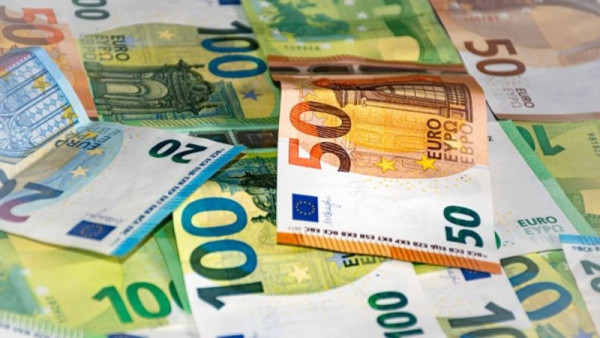 Νέο επίδομα 300 ευρώ για μακροχρόνια ανέργους μέσω myDYPAlive