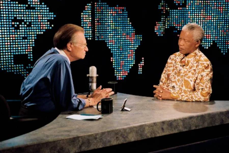 Από τον Φρανκ Σινάτρα μέχρι τον Νέλσον Μαντέλα: Οι πιο αξέχαστες συνεντεύξεις του Λάρι Κινγκ