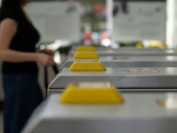 Συνεργασία Visa-Planeta Informatica για εύκολες ανέπαφες συναλλαγές στα ΜΜΜ