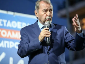 Ο Τραγάκης νομίζει ότι είναι ο μακροβιότερος ενεργός πολιτικός… στον κόσμο