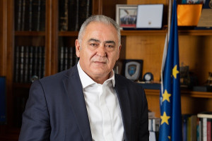 Έκκληση Χατζηθεοδοσίου για κατώτατο μισθό 1.000 ευρώ