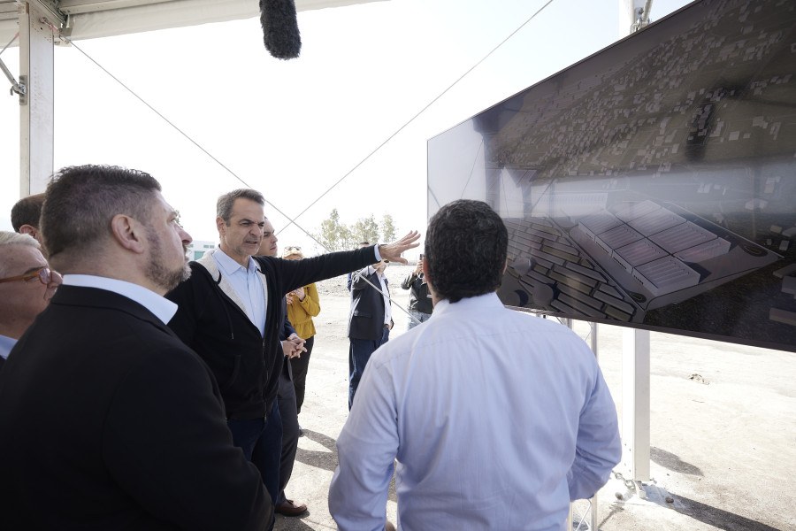 Μητσοτάκης: Επισκέφτηκε το Hull Logistics Park στον Ασπρόπυργο