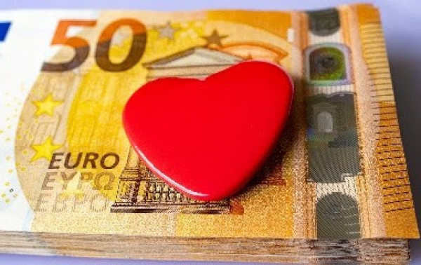 Πρέπει τα ζευγάρια να έχουν κοινό ταμείο; Τι πιστεύουν οι Έλληνες