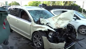 Νεκρή δημοτική υπάλληλος έπειτα από σύγκρουση ταξί με απορριματοφόρο