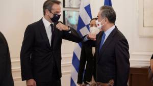 Συνάντηση Μητσοτάκη με Κινέζο ΥΠΕΞ για ανάπτυξη επενδυτικών σχέσεων