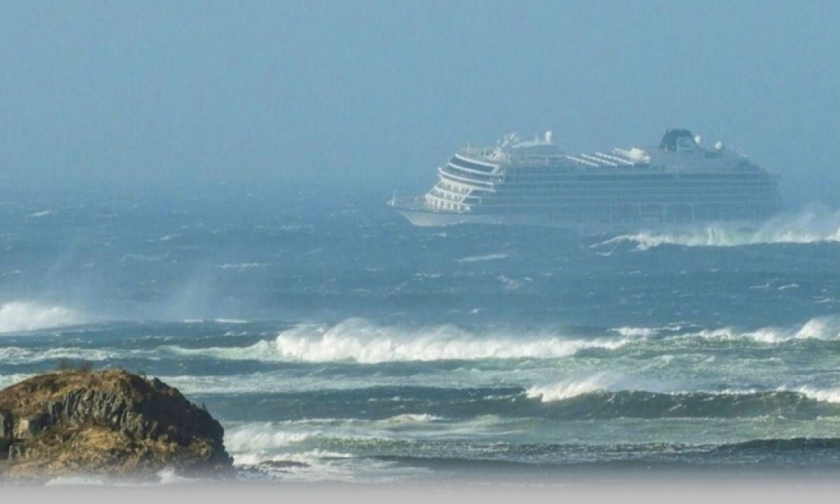Νορβηγία:Αίσιο τέλος για το κρουαζιερόπλοιο-Εφτασε στο λιμάνι του Μόλντε-Συγκλονιστικά βίντεο