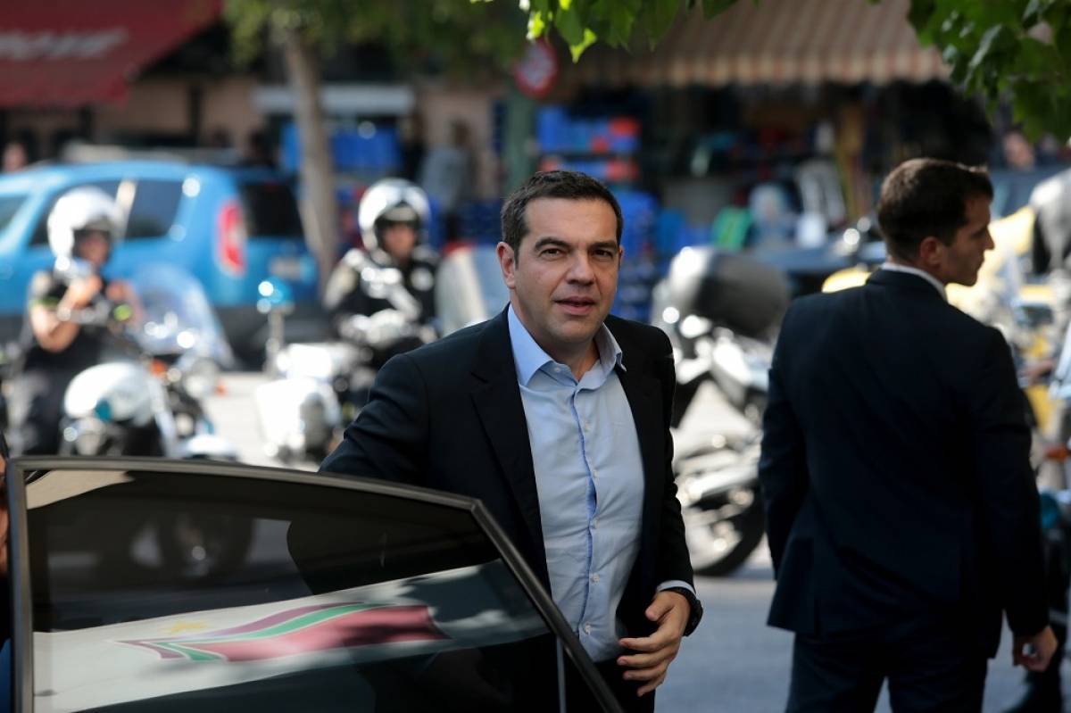 Τσίπρας: «Βλέπει» ύφεση, ανεργία, λουκέτα και πρόωρες εκλογές