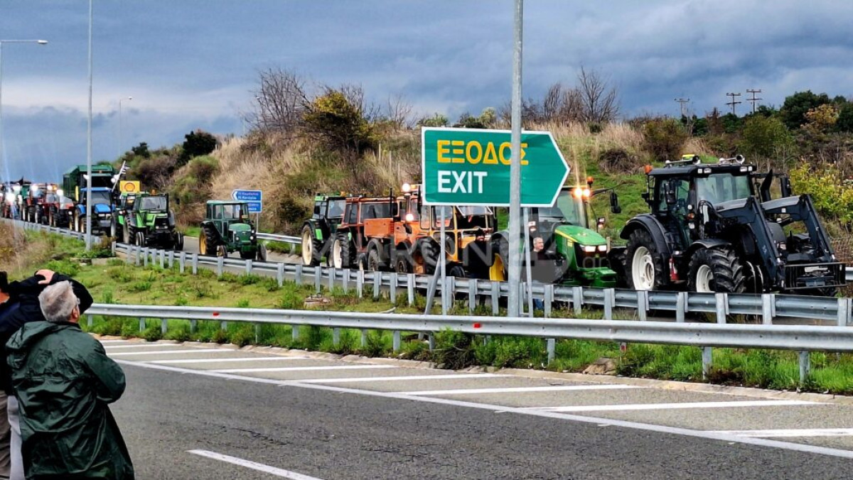 Αγροτικά μπλόκα: Κλείνει επ’ αόριστον η Εγνατία Οδός και η Εθνική Κοζάνης-Ιωαννίνων