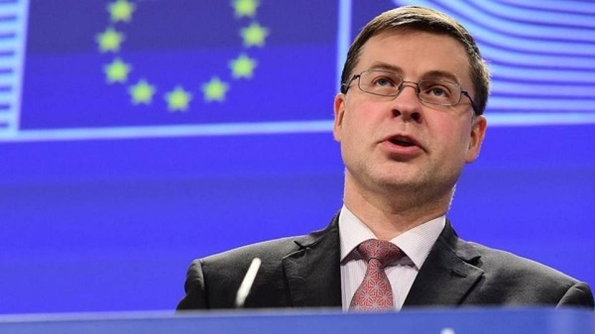 Ντομπρόβσκις: Έκκληση για τόνωση των επενδύσεων