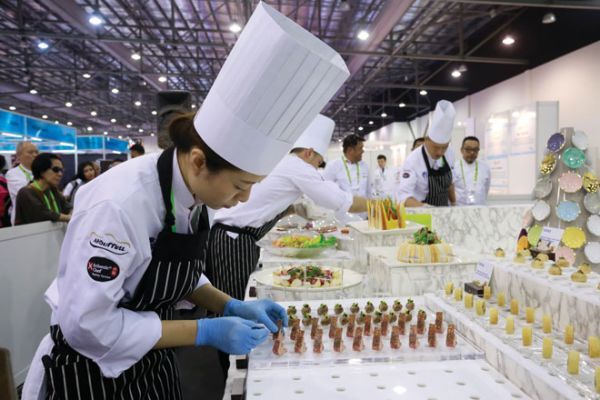 Σημαντικές εμπορικές επαφές στην Food and Hotel Asia 2018