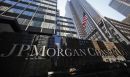 Η JP Morgan υποβαθμίζει τις ελληνικές τράπεζες