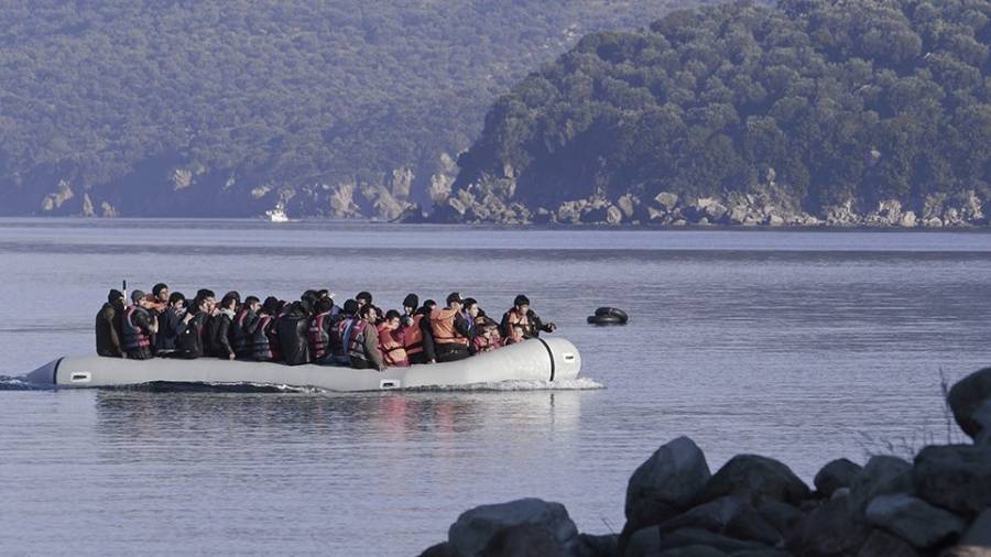 Μειώθηκαν κατά 79% οι διαμένοντες στα νησιά μετανάστες τον Ιούλιο